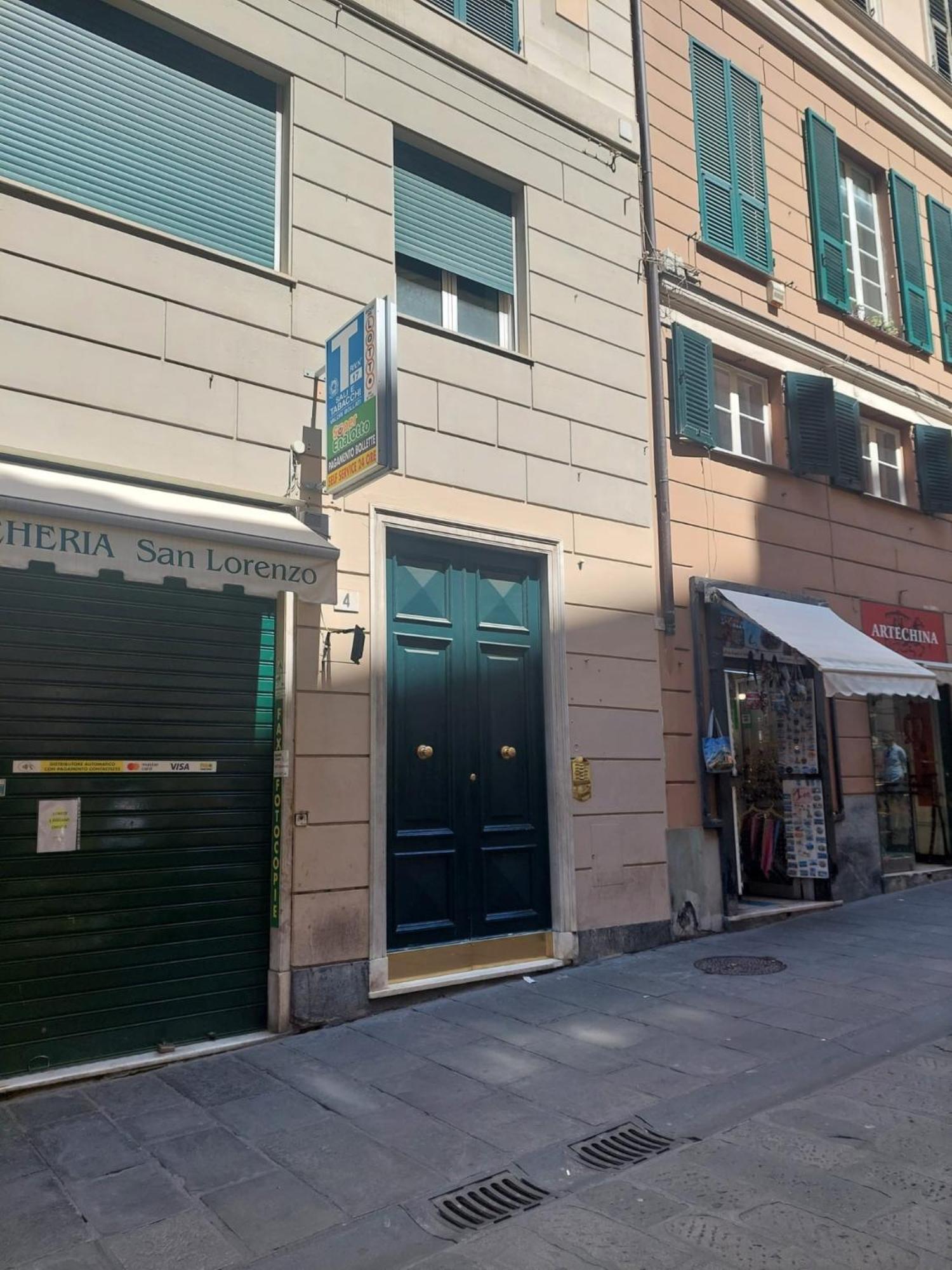 Queen Elena Luxury